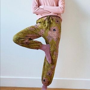 Saturday by Anthropologie Camilla Knit Joggers in Hug Print Small
